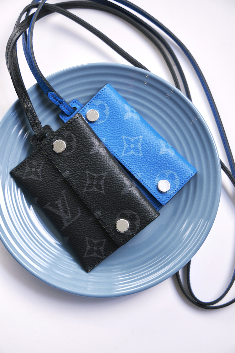 連載「憧れの逸品」No.349 ネックストラップを小さなバッグにしたルイ