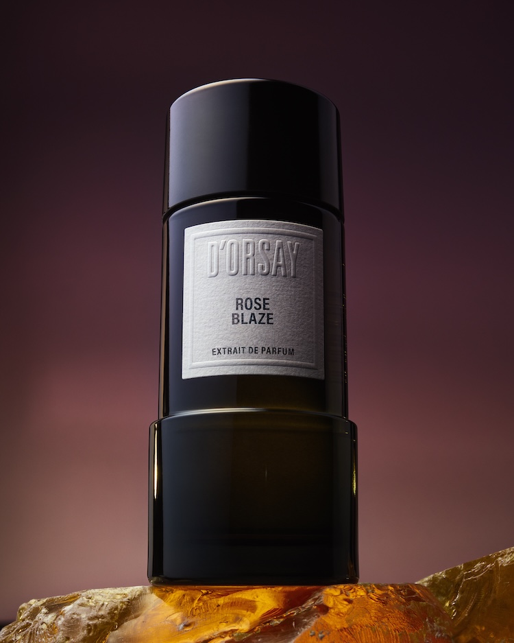 冬に向けた官能的なドルセーの新作。華やかでウッディな香りが人々を