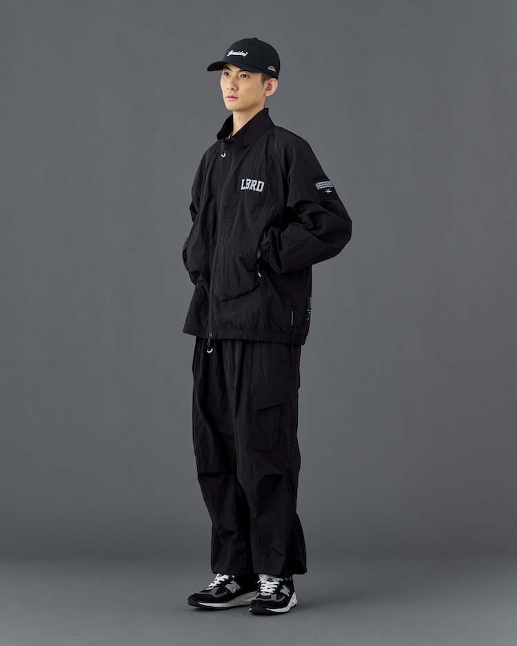 春を快適に過ごすためのナイロンセットアップ。リベレイダーズから新作