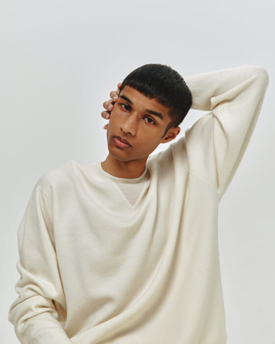 優雅でカルフルなニットスエット。キャプテンサンシャイン × ジョン