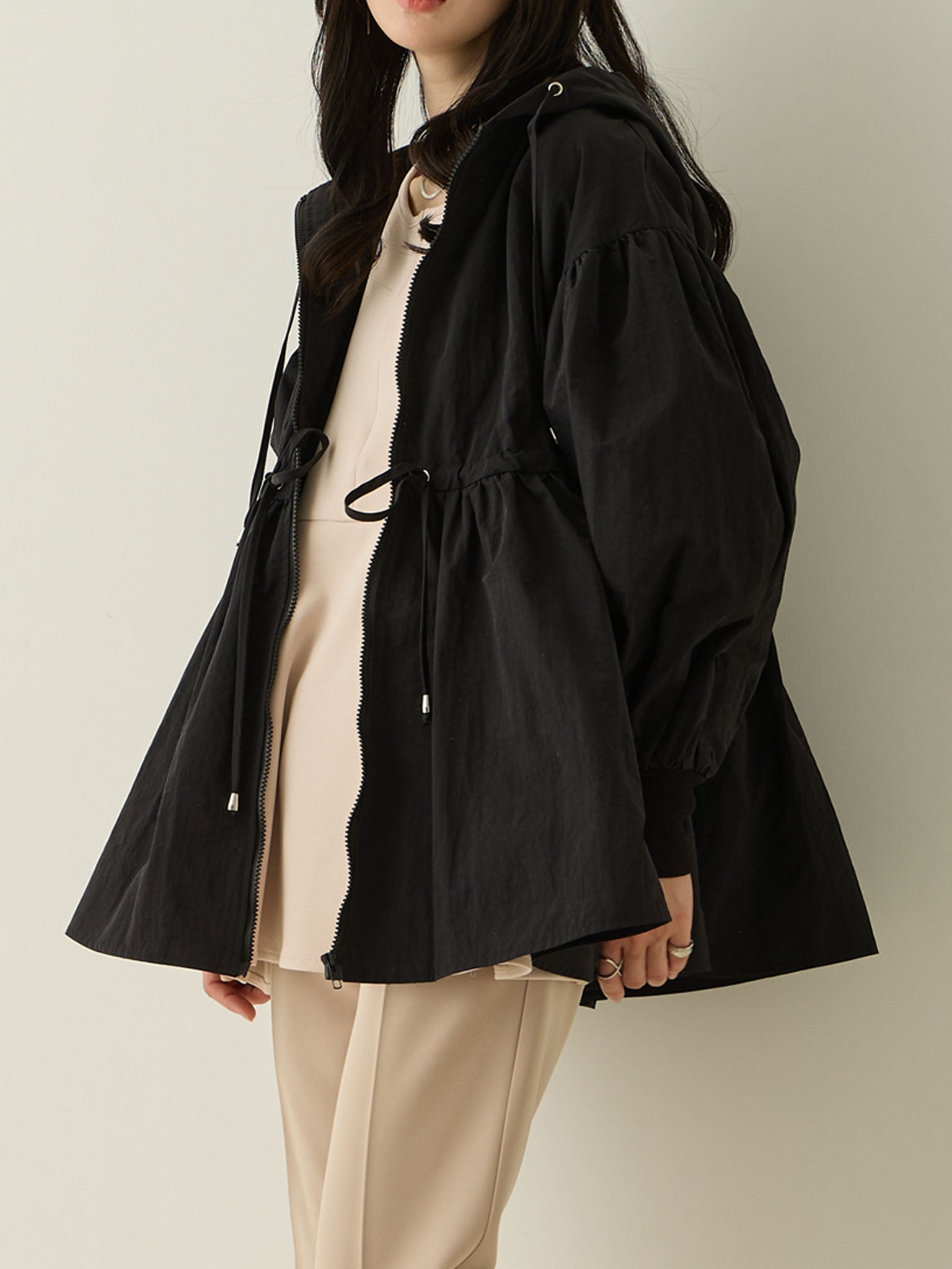 撥水加工・ダッカー付きペプラムライトアウター Black – honono for