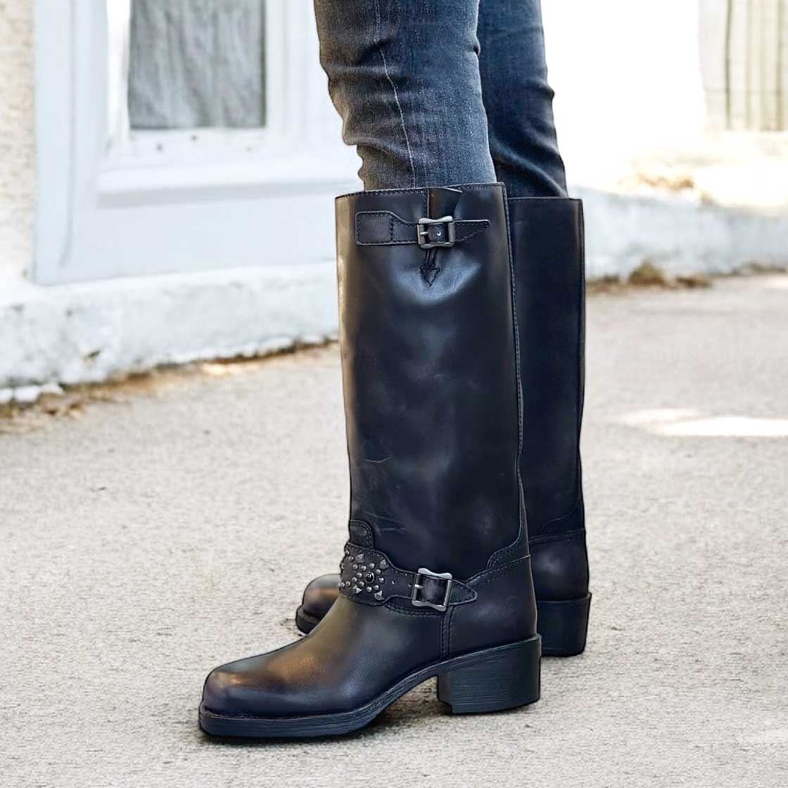 美品【クリスチャンルブタン】スタッズ バックベルトロングブーツ