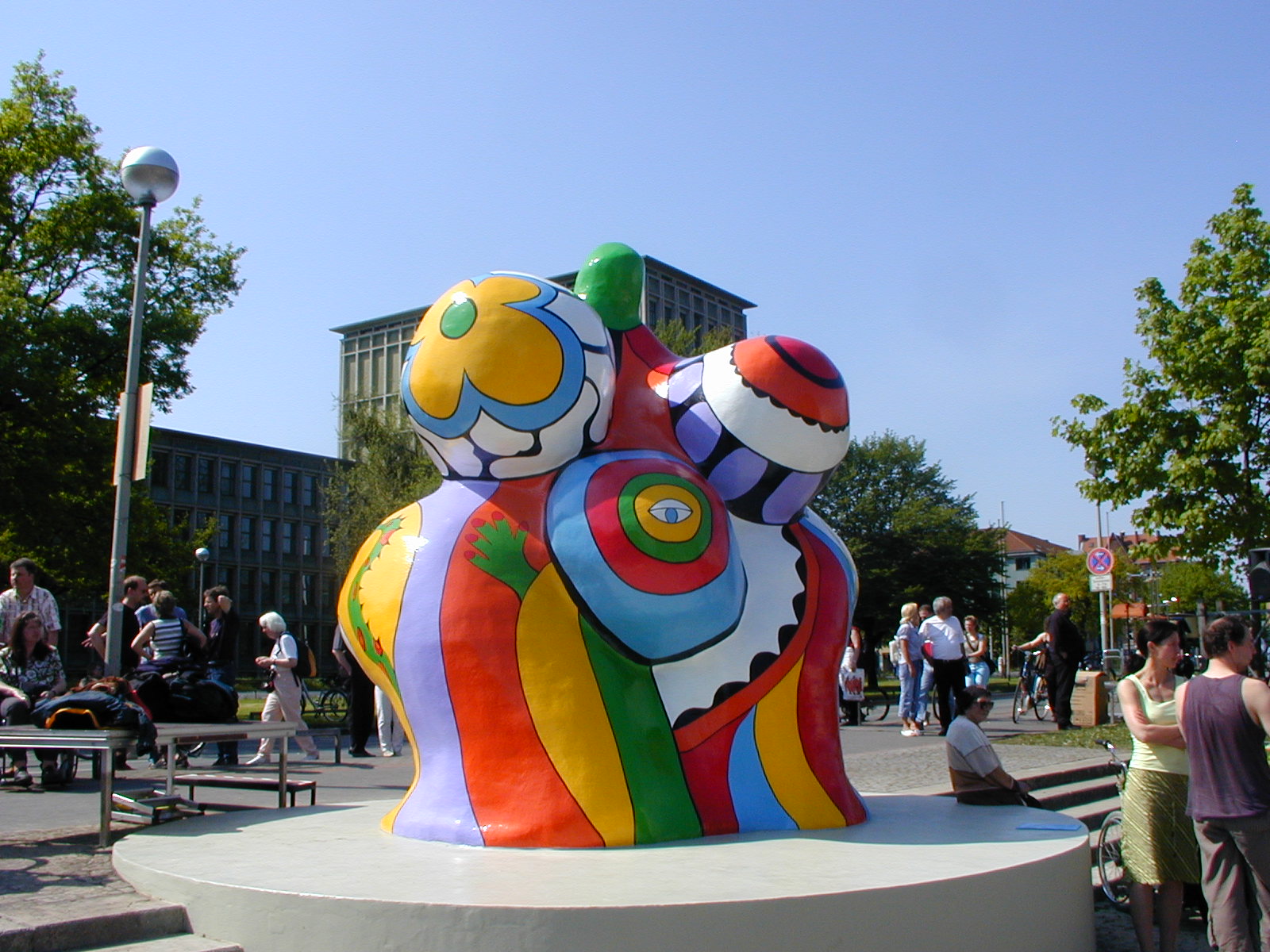 Nana sculptures (GRP restoration) - Hahlbrock GmbH