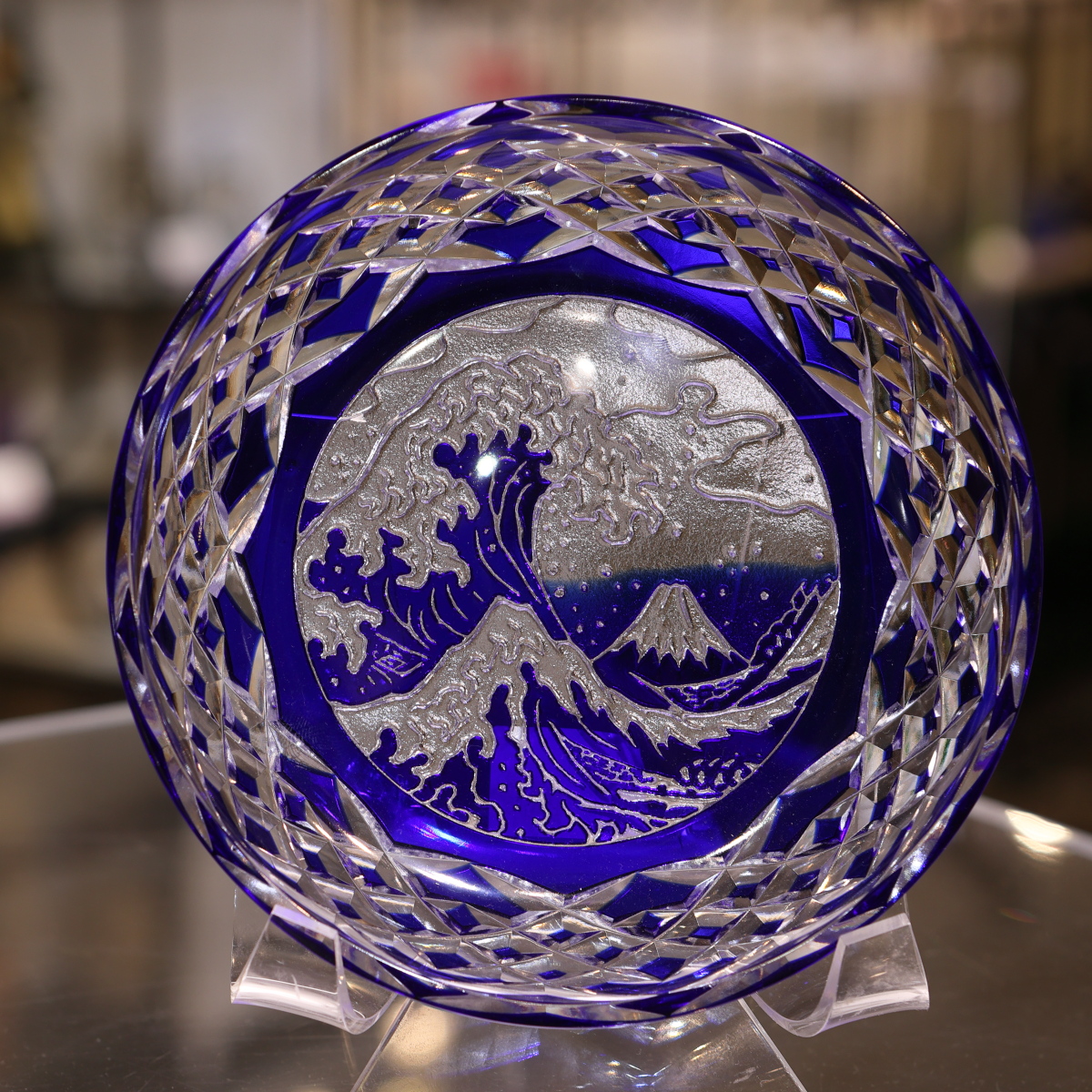 江戸切子「クリスタル飾皿」富嶽三十六景「神奈川沖波裏」に福菱