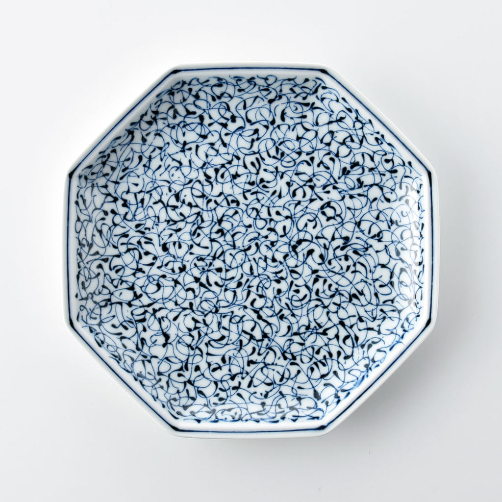 染付地紋 八角盛皿 唐草 | 白山陶器直営オンラインストア