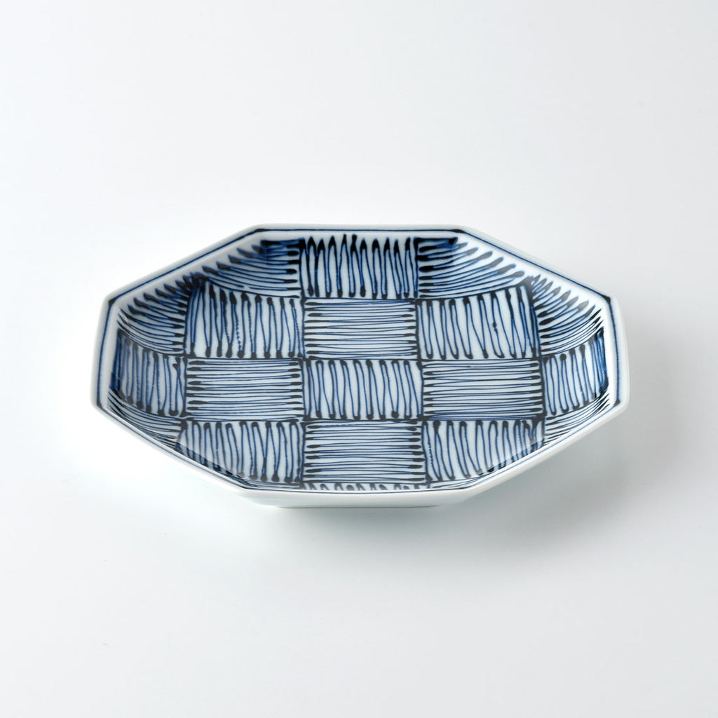 染付地紋 八角盛皿 市松 | 白山陶器直営オンラインストア