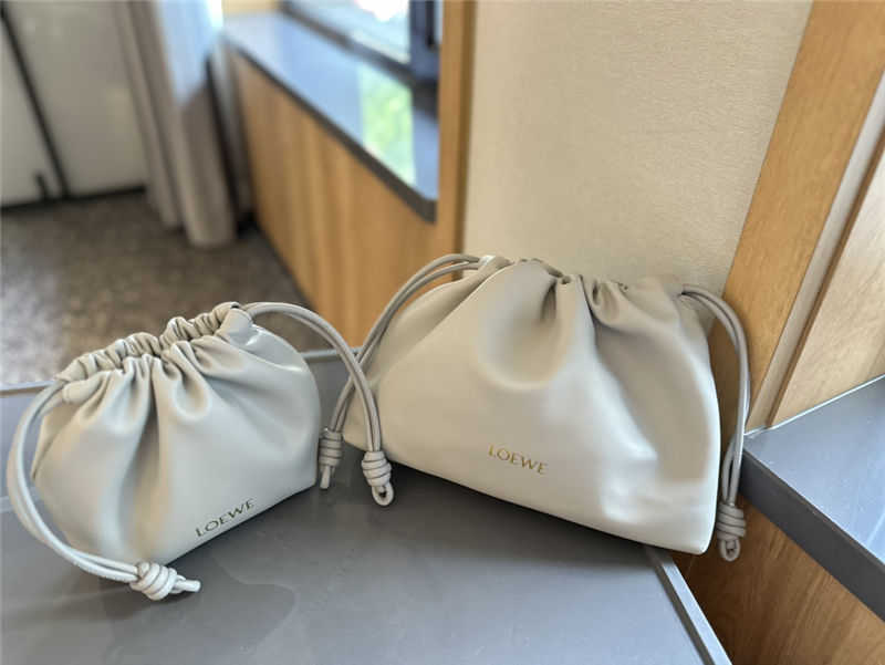 ロエベ 巾着 ショルダーバッグ loewe バッグ 大人 可愛い 斜 めがけ