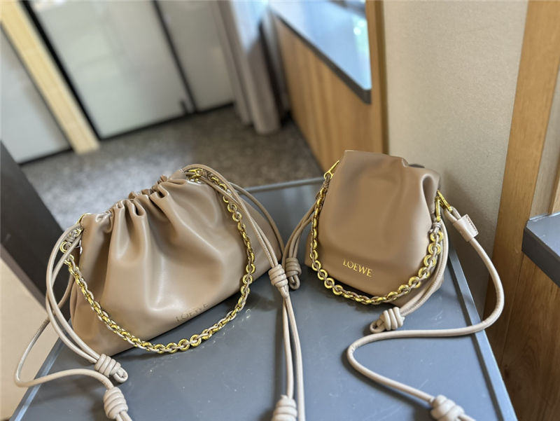 ロエベ 巾着 ショルダーバッグ loewe バッグ 大人 可愛い 斜 めがけ