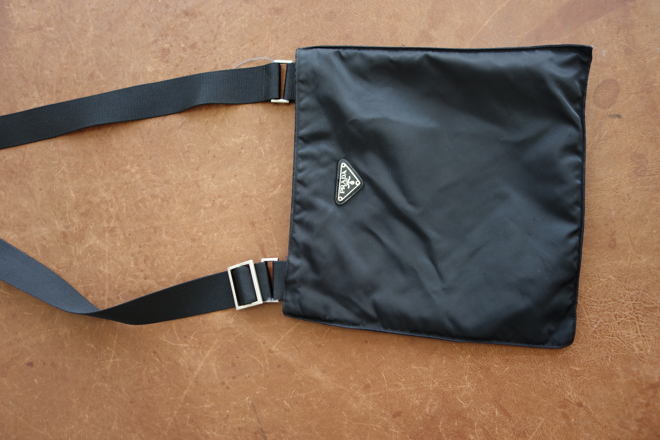 Hanakoya事例集 詳細：プラダナイロンサコッシュバッグの破れ