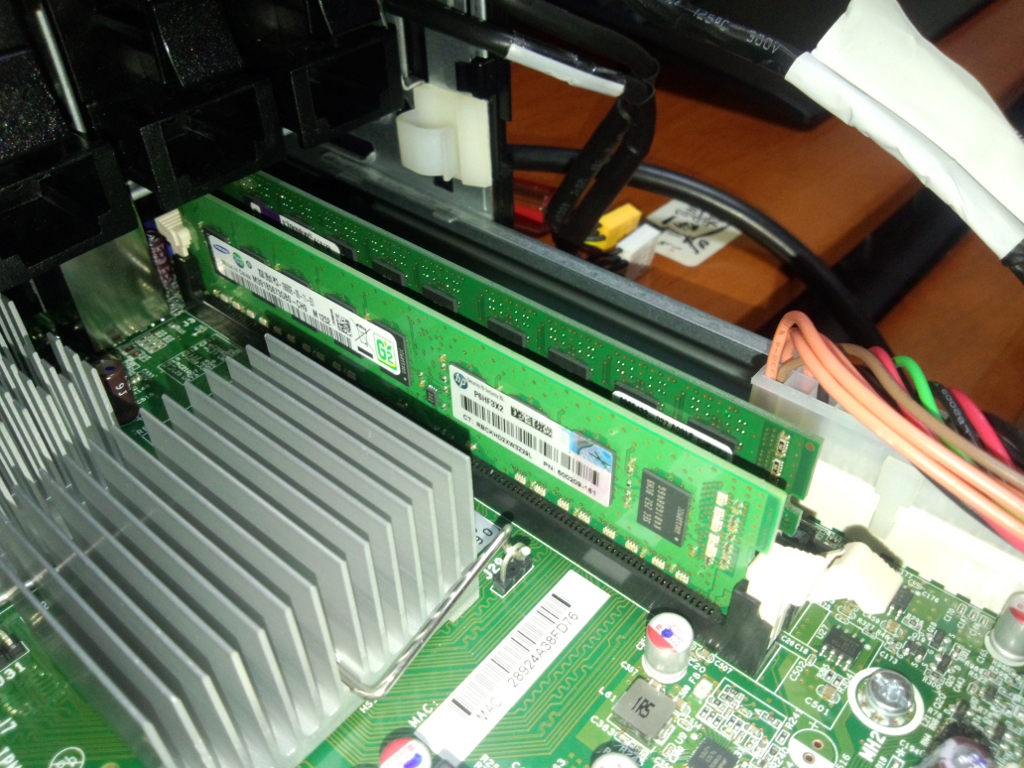 HP ProLiant MicroServer メモリを追加してみた - harumaki.net