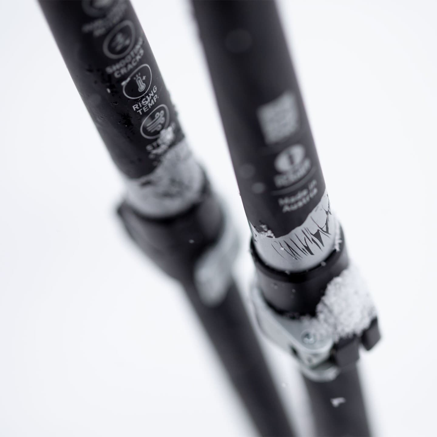 Talon Pro Splitboard Poles | Jones Snowboards 公式