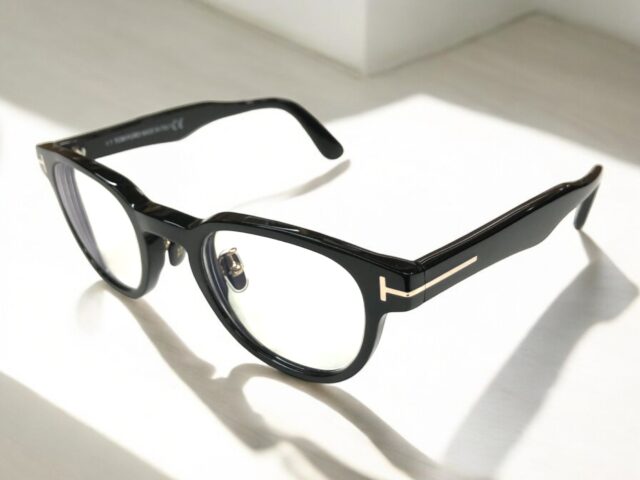 トムフォード 中近→遠近両用メガネに移行｜松江市のメガネ専門店