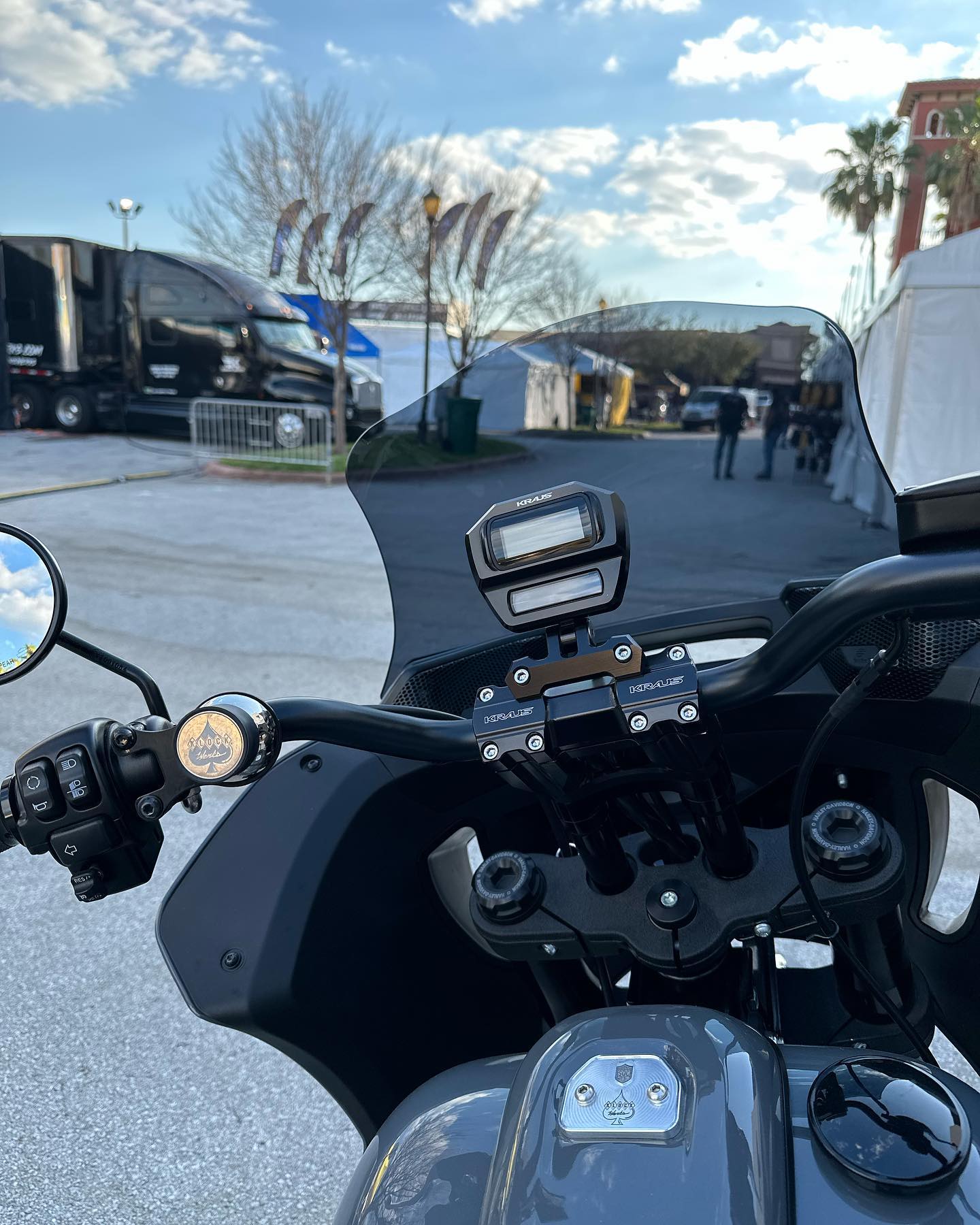 10インチ フレアウィンドシールド(ダークスモーク) Klock Werks M8