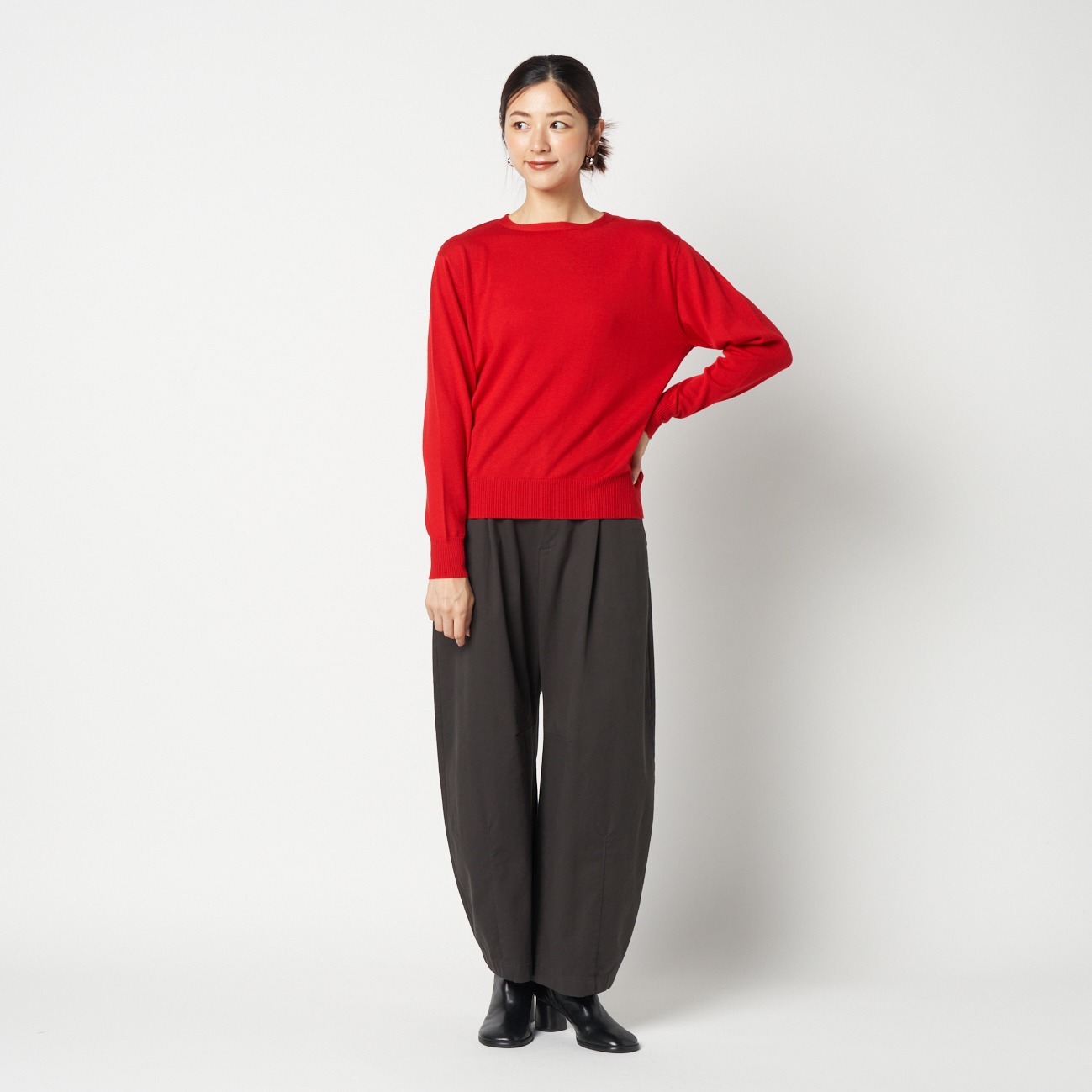 COTTON TWILL CURVY TUCK PANTS｜HELIOPOLE｜HÉLIOPÔLE（エリオポール