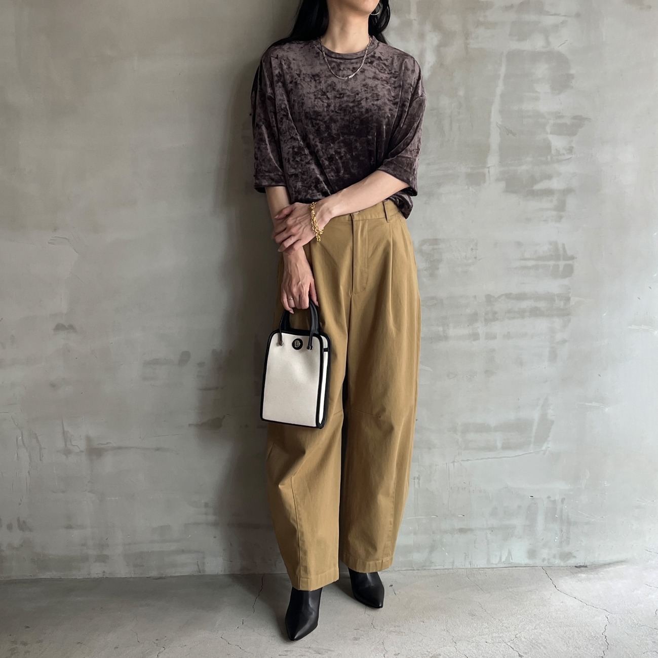 COTTON TWILL CURVY TUCK PANTS｜HELIOPOLE｜HÉLIOPÔLE（エリオポール