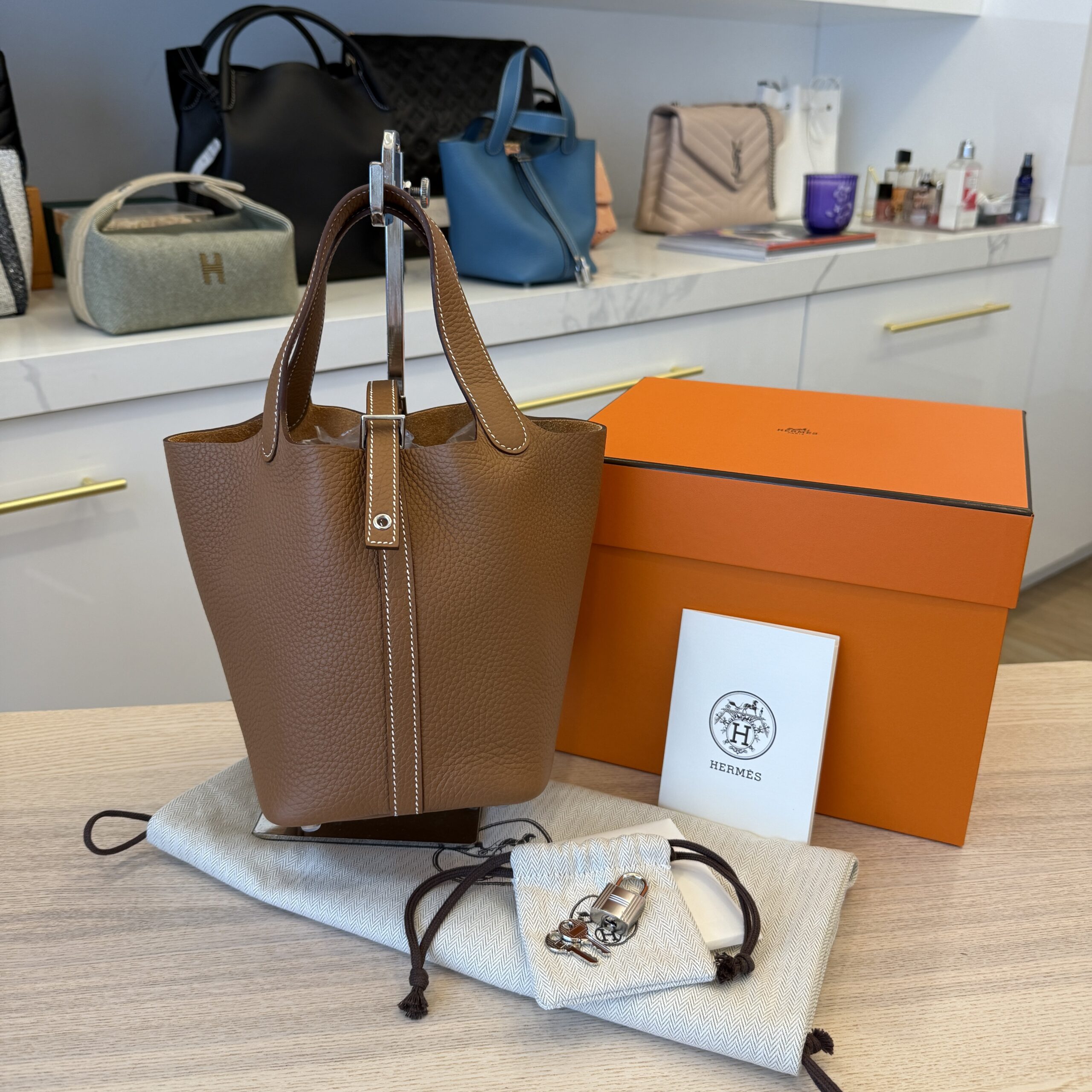 エルメスギフトボックス HERMESインザループ23. ピコタンPM.空箱