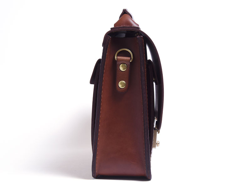 前後にフタ付ポケットが付いた本革の2wayビジネスバッグ / 革鞄のHERZ