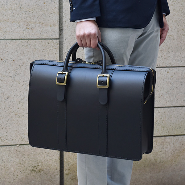 トランクの様なフォルムのハードレザー二本手ビジネスバッグ / 革鞄の