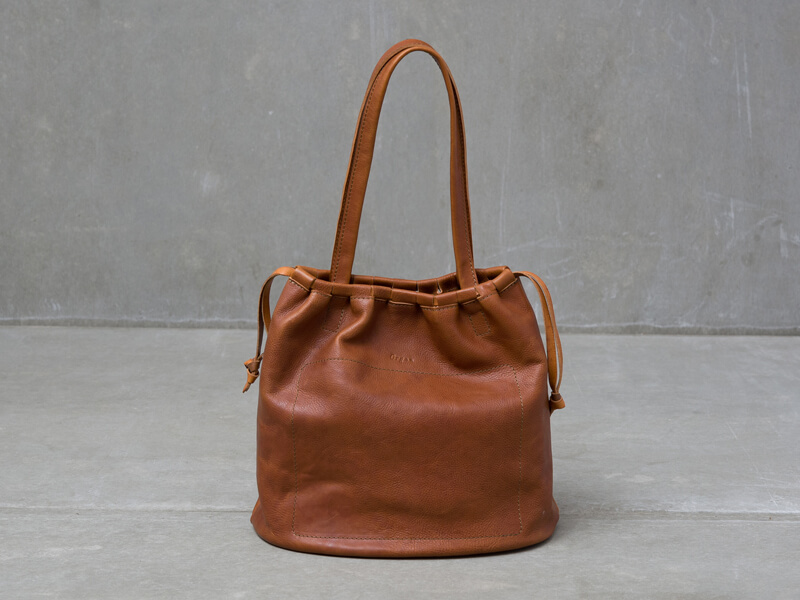 形を変えて楽しめる巾着型のトートバッグ / 革鞄のHERZ(ヘルツ)公式通販