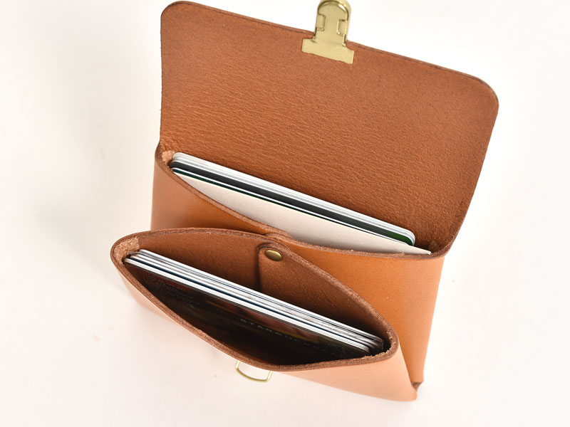 差込錠で使いやすい二部屋収納の本革名刺入れ / 革鞄のHERZ(ヘルツ