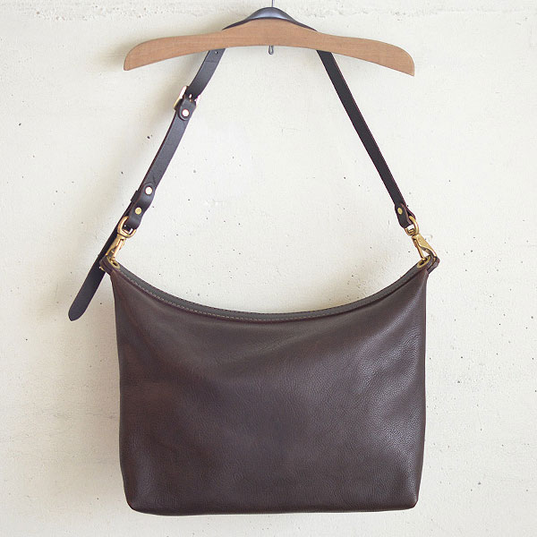ショルダーとして掛ける事で形が決まる本革ショルダーバッグ / 革鞄の