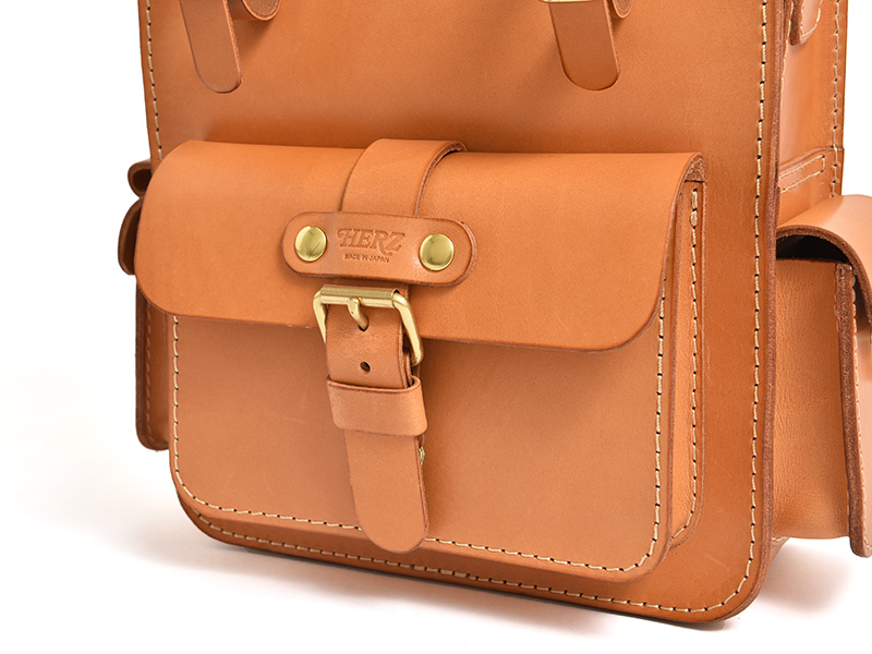 建築物を思わせる堅牢なボックス型の2wayショルダーバッグ / 革鞄の