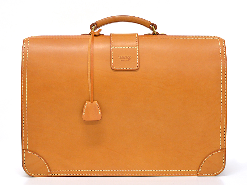 革鞄の魅力が詰まった貫録のあるハードレザーのダレスバッグ / 革鞄の