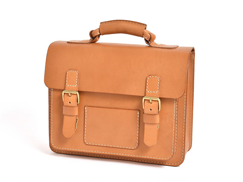 3サイズ展開でビジネスにも使える箱型2wayショルダーバッグ / 革鞄の