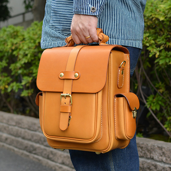 ハードレザーで箱のように作った縦型2wayショルダーバッグ / 革鞄の