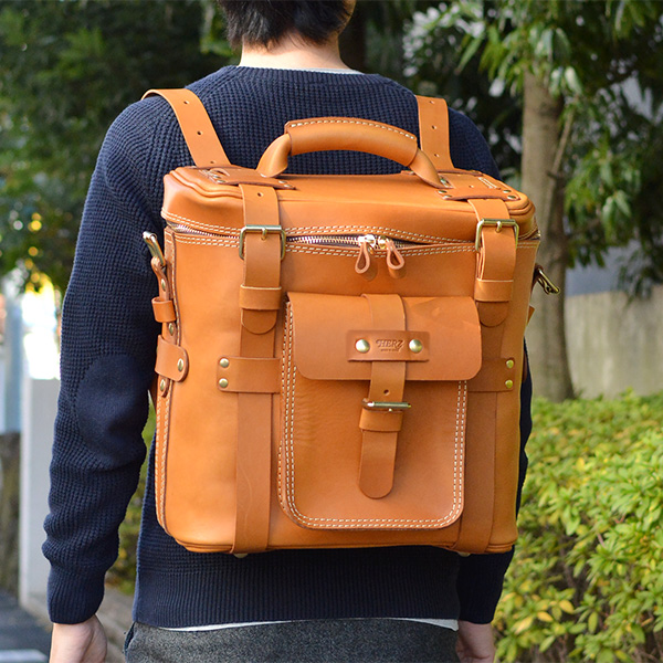 世界を旅する他にはない大型ギャジット3wayリュック / 革鞄のHERZ