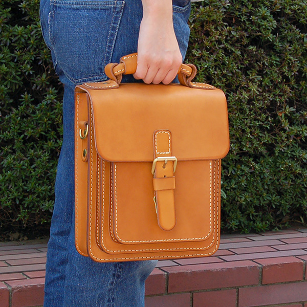 立ち並ぶビルをイメージした厚革の2wayショルダーバッグ / 革鞄のHERZ