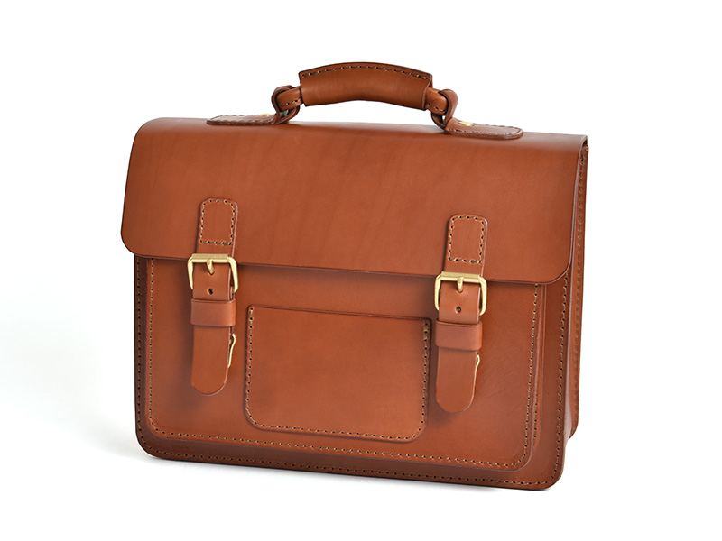 3サイズ展開でビジネスにも使える箱型2wayショルダーバッグ / 革鞄の
