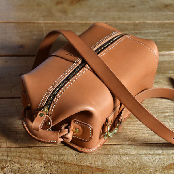 革を布のように折り込んだカブトムシ・2wayショルダーバッグ / 革鞄の