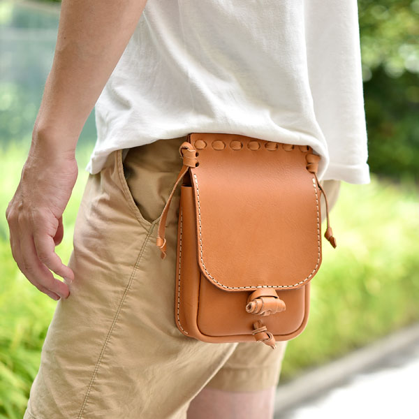 クラフト感のあるインディアン・レザーベルトポーチ / 革鞄のHERZ