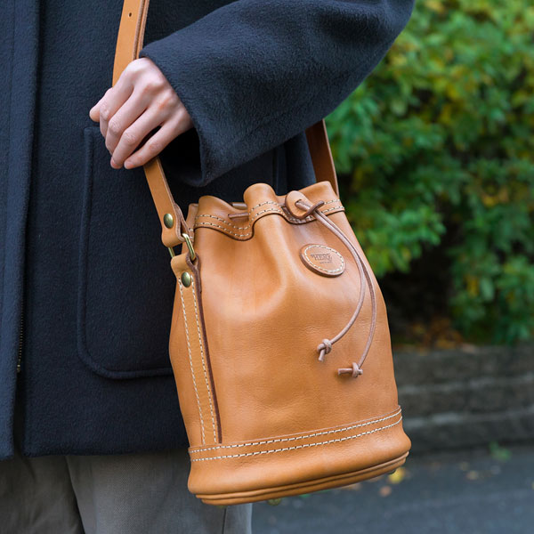 2サイズで選べる革製巾着ショルダーポシェット / 革鞄のHERZ(ヘルツ