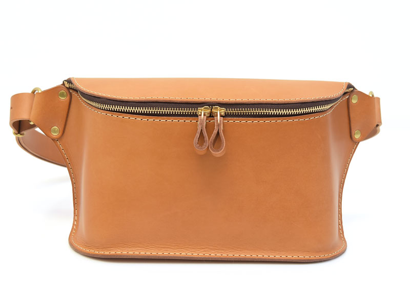 二枚の革で立体を構成した大きめボディバッグ / 革鞄のHERZ(ヘルツ