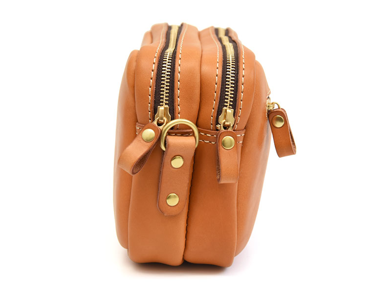二部屋構造で使い勝手抜群のファスナーショルダーバッグ / 革鞄のHERZ