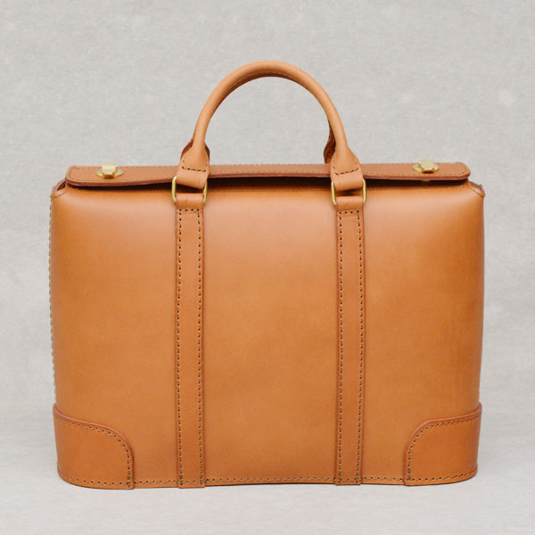 オーバルなふっくらフォルムの箱型ビジネスバッグ / 革鞄のHERZ(ヘルツ