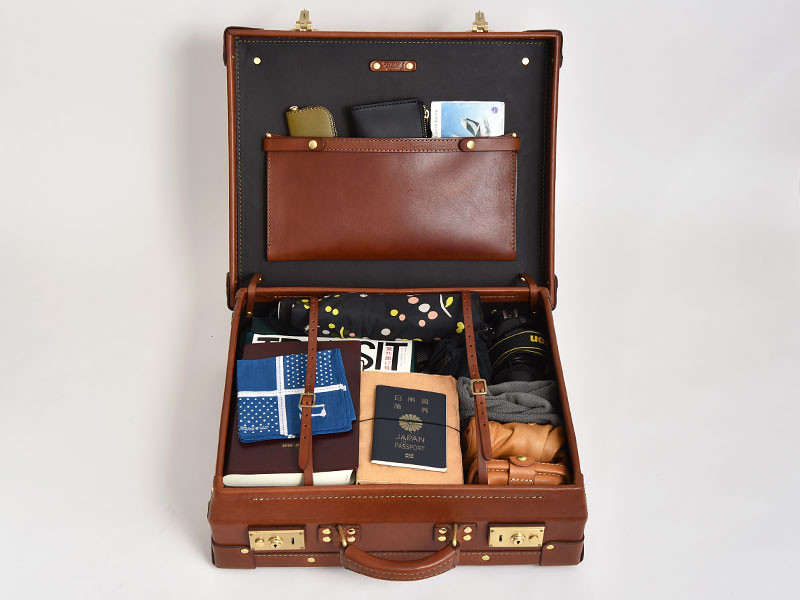 アンティークでレトロな本革のレザートランク / 革鞄のHERZ(ヘルツ