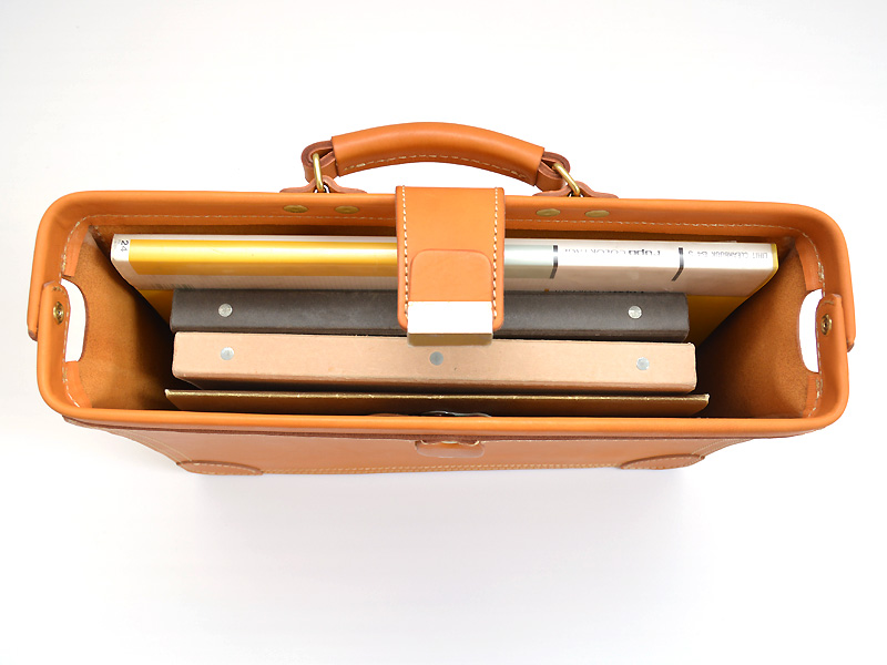 薄マチタイプでスマートな本革ダレスバッグ / 革鞄のHERZ(ヘルツ)公式通販