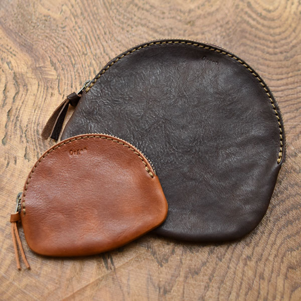 小物を可愛く仕舞える丸いラウンドファスナーポーチ / 革鞄のHERZ