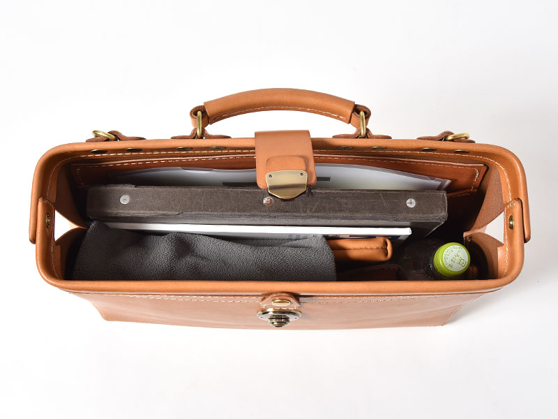 盤面に樹脂版を入れた3wayソフトダレスバッグ / 革鞄のHERZ(ヘルツ