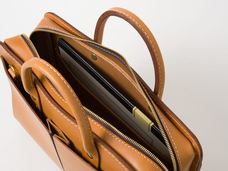 前後面に大きなポケットが付いた人気の総革2wayビジネスバッグ / 革鞄