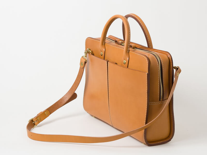 前後面に大きなポケットが付いた人気の総革2wayビジネスバッグ / 革鞄