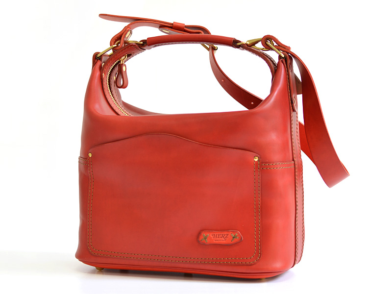 ハードレザーで豪快に作り上げた有機的なショルダーボストン / 革鞄の