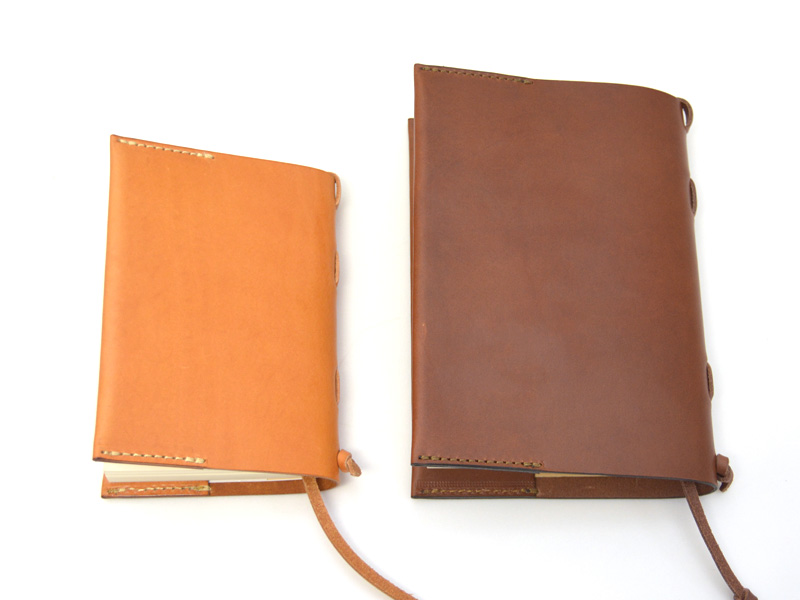 文庫本・単行本サイズ対応の革のしおり付きブックカバー / 革鞄のHERZ