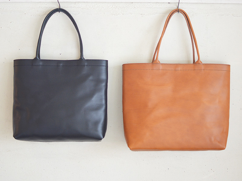 シンプルでメンズ・レディース問わずで使える肩掛けトート / 革鞄の