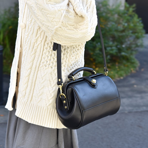 雫マチのコロンとしたかわいいデザインのショルダーバッグ / 革鞄の