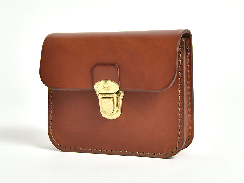 創業初期から作り続けている厚革のシンプルベルトポーチ / 革鞄のHERZ