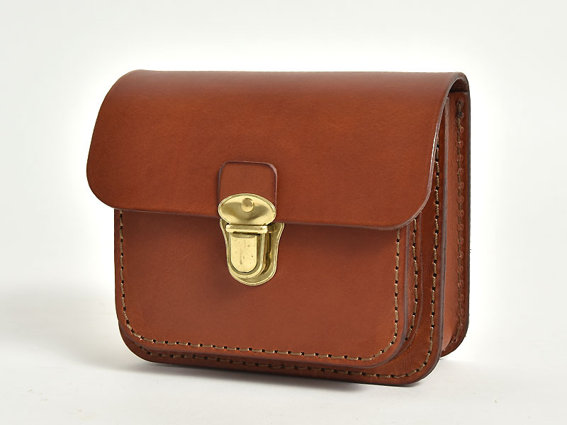 分厚い革でカッチリと作ったメンズ向けのベルトポーチ / 革鞄のHERZ